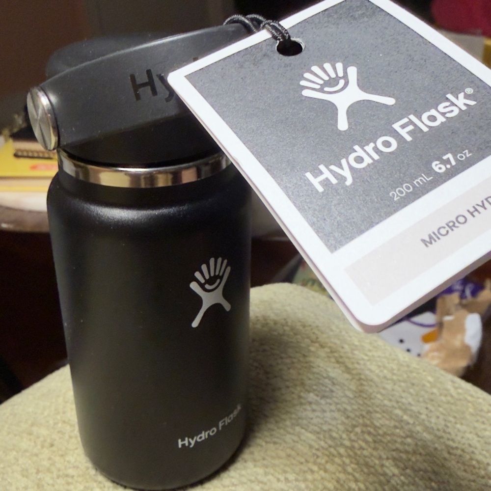 Hydro Flask Matte Black Bottle - Picture 5 of 10